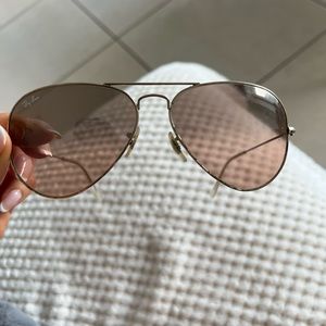 Ray Ban aviator classic. Very loved. Needs a deep cleaning.